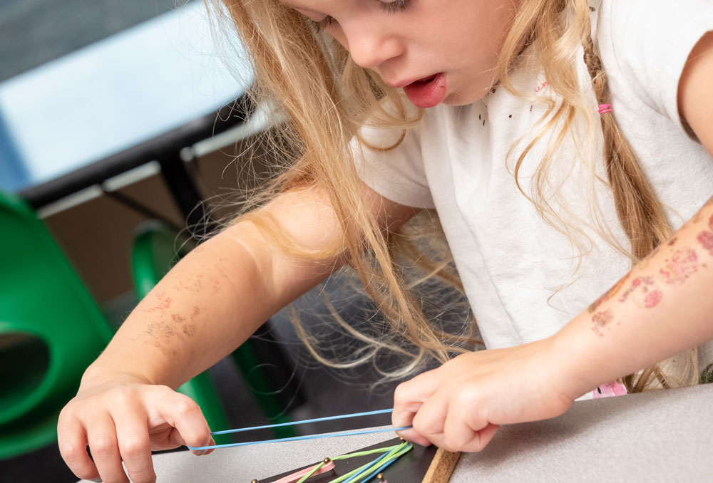 Preschool student working with rubber bands - Fall 2022
